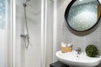 A bathroom at Apartamentos Pedregalejo Beach Playa