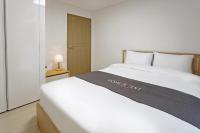 Home Fourest Residence Hotel Okpoにあるベッド