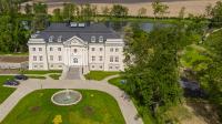 Vonkajšia záhrada v ubytovaní Pałac Komierowo