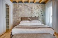A bed or beds in a room at Ca' dei Battuti Apartments
