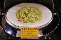ホテルの敷地内または近くでの食事または食べ物