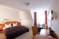 Deluxe Double Room with Side Lake View