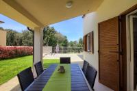 Posedenie v ubytovaní Complex of 2 villas Banjole-Marisol with 2 private pools for up to 20 persons only 200m from the beach - WiiBuk