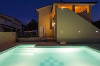 Bazén v ubytovaní Complex of 2 villas Banjole-Marisol with 2 private pools for up to 20 persons only 200m from the beach - WiiBuk alebo v jeho blízkosti