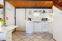 A kitchen or kitchenette at Modern Studio Flat - 3 mins from Duomo Square