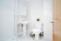 Koupelna v ubytování WelcomeStay Vauxhall St Georges Wharf 2 Bedroom Apartment