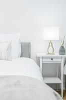 Postel nebo postele na pokoji v ubytování WelcomeStay Vauxhall St Georges Wharf 2 Bedroom Apartment