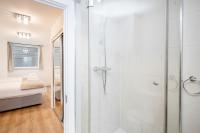 Postel nebo postele na pokoji v ubytování WelcomeStay Vauxhall St Georges Wharf 2 Bedroom Apartment