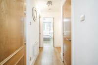 Koupelna v ubytování WelcomeStay Vauxhall St Georges Wharf 2 Bedroom Apartment