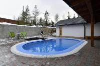 Bazén v ubytování Wellness Hotel Fridrich nebo v jeho okolí