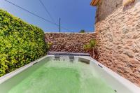 Bazén v ubytovaní Villa Font Xica Gran by Sealand Villas alebo v jeho blízkosti