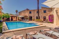Bazén v ubytovaní Villa Font Xica Gran by Sealand Villas alebo v jeho blízkosti