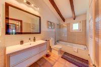 Kúpeľňa v ubytovaní Villa Font Xica Gran by Sealand Villas