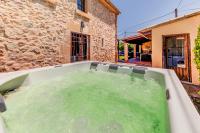 Bazén v ubytovaní Villa Font Xica Gran by Sealand Villas alebo v jeho blízkosti