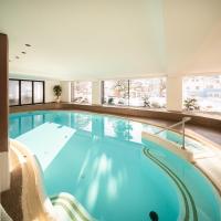 The swimming pool at or close to Hotel Kammerlander