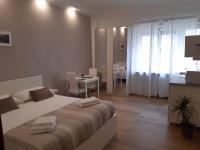 A bed or beds in a room at Apartament Filadelfia