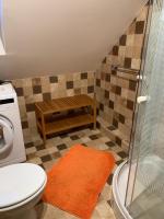 A bathroom at Pécsely apartman