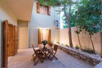 Vonkajšia záhrada v ubytovaní Kamaraki-Apartments