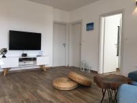 Televízia a/alebo spoločenská miestnosť v ubytovaní LUXURY Apartment Ledo