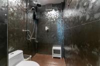 Phobphan Hostelにあるバスルーム