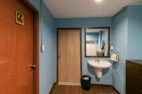 Phobphan Hostelにあるバスルーム