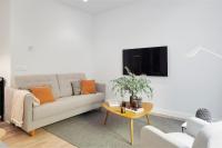 Televízia a/alebo spoločenská miestnosť v ubytovaní Mayor Suite 3 by FeelFree Rentals