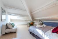 Łóżko lub łóżka w pokoju w obiekcie IREX Trevi Fountain private Penthouse
