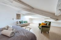 Łóżko lub łóżka w pokoju w obiekcie IREX Trevi Fountain private Penthouse