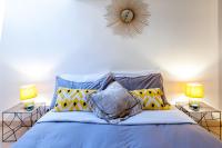 Łóżko lub łóżka w pokoju w obiekcie IREX Trevi Fountain private Penthouse
