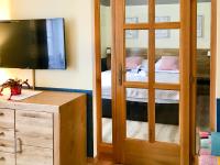 Łóżko lub łóżka w pokoju w obiekcie Golden Wood Apartments