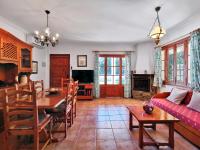 Posedenie v ubytovaní Villa Divuit Pins