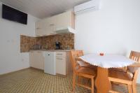 Kuchnia lub aneks kuchenny w obiekcie Apartments Buturajac