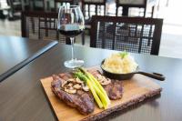 Jídlo v hotelu nebo okolí