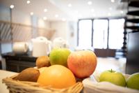 L'Aptois Hôtelにあるキッチンまたは簡易キッチン
