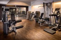 Posilňovňa alebo fitness centrum v ubytovaní METROPOL Hotel Katowice