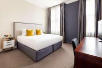 Radisson Blu Hotel, London South Kensingtonにあるベッド