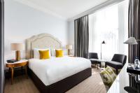 Radisson Blu Hotel, London South Kensingtonにあるベッド