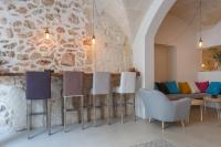 A seating area at Hotel S'Estil-let