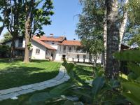 Ogród w obiekcie ANTICA VILLA CUNEO- Guest House - "B&B e non un Hotel a Cuneo"