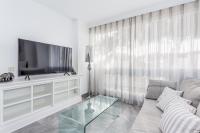 TV a/nebo společenská místnost v ubytování by RIVA - Fantastic 1Bed Apt in Medina Garden of Puerto Banus