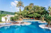 Bazén v ubytování by RIVA - Fantastic 1Bed Apt in Medina Garden of Puerto Banus nebo v jeho okolí