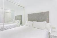 Postel nebo postele na pokoji v ubytování by RIVA - Fantastic 1Bed Apt in Medina Garden of Puerto Banus