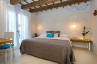 A bed or beds in a room at Hotel S'Estil-let