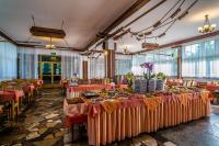 Εστιατόριο ή άλλο μέρος για φαγητό στο OW Carbo Dąbki - w sąsiedztwie lasu i jeziora