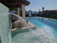 Bazén v ubytovaní Villa Maris- beachfront villa with exclusive pool alebo v jeho blízkosti