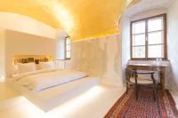Postel nebo postele na pokoji v ubytování Chateau Třebešice