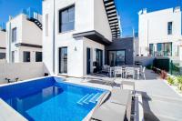 Bazén v ubytovaní Villa de lujo con piscina alebo v jeho blízkosti