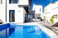 Bazén v ubytovaní Villa de lujo con piscina alebo v jeho blízkosti