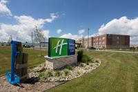 un cartel en un parque frente a un edificio en Holiday Inn Express &amp; Suites Monroe by IHG, en Monroe