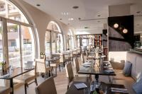 Restaurace v ubytování Columbus Hotel Monte-Carlo, Curio Collection by Hilton